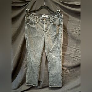 Signature by Levi Strauss Totally Shaping Straight Jeans Women’s Black 14–16 Est